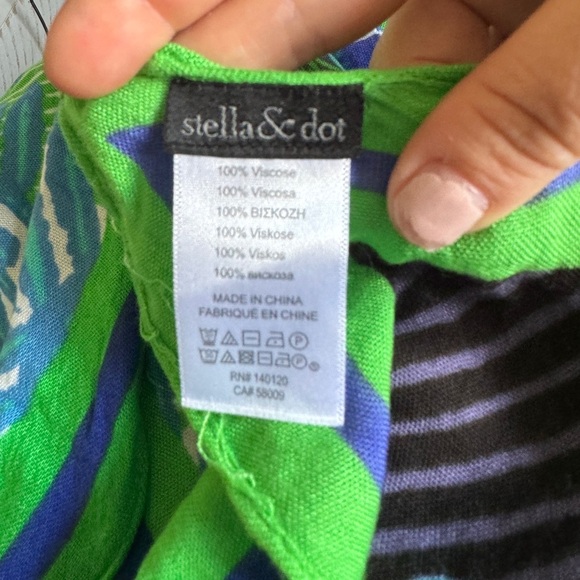 STELLA AND DOT Union Square Botanical Blue/Green Oversized Scarf Approx. 66x37” - Picture 3 of 4